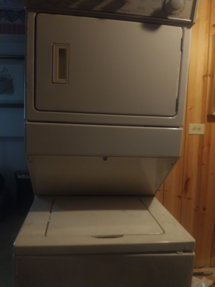 Nice Electric Stackable Washer/Dryer