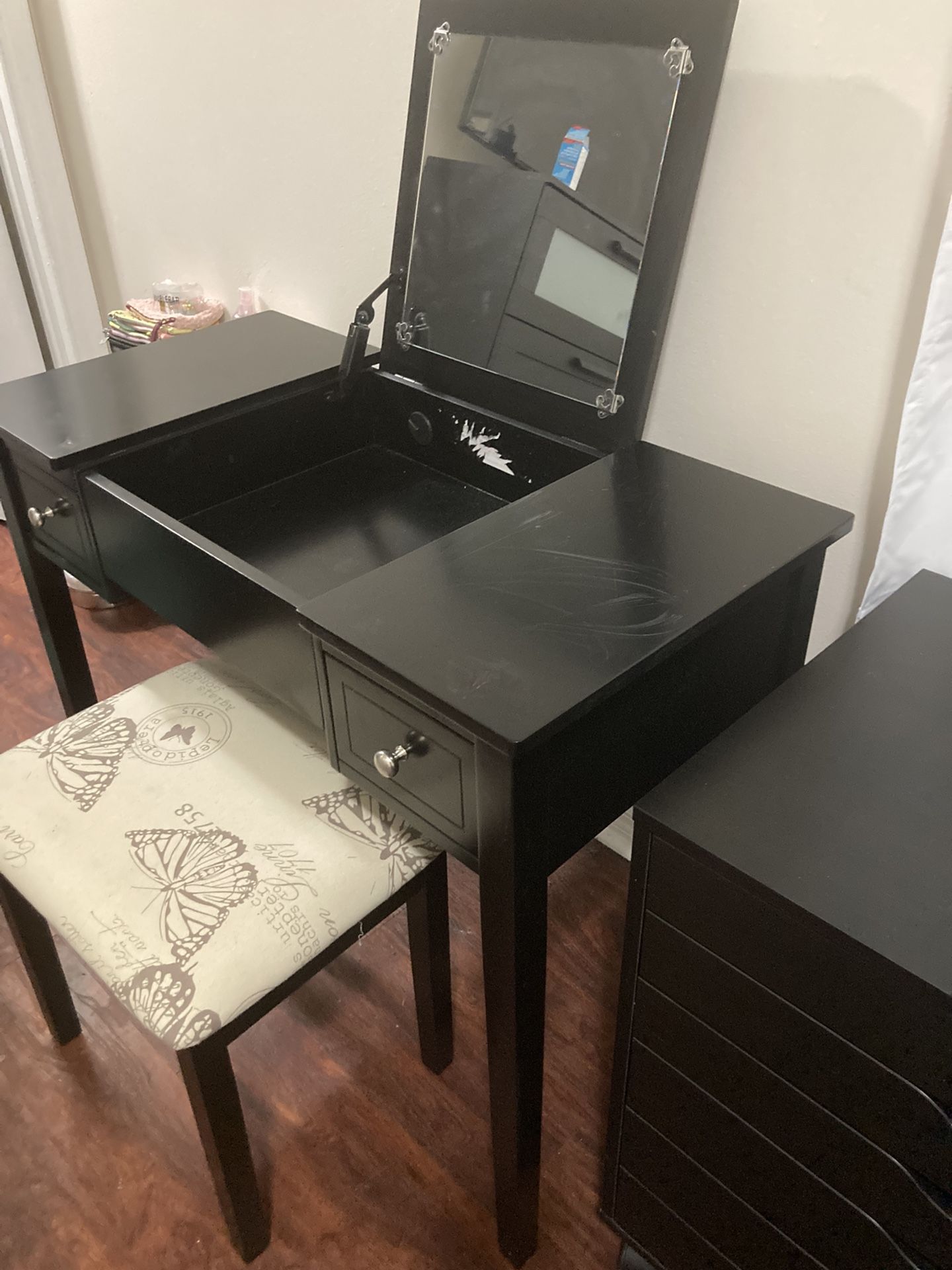Makeup Vanity For Sale