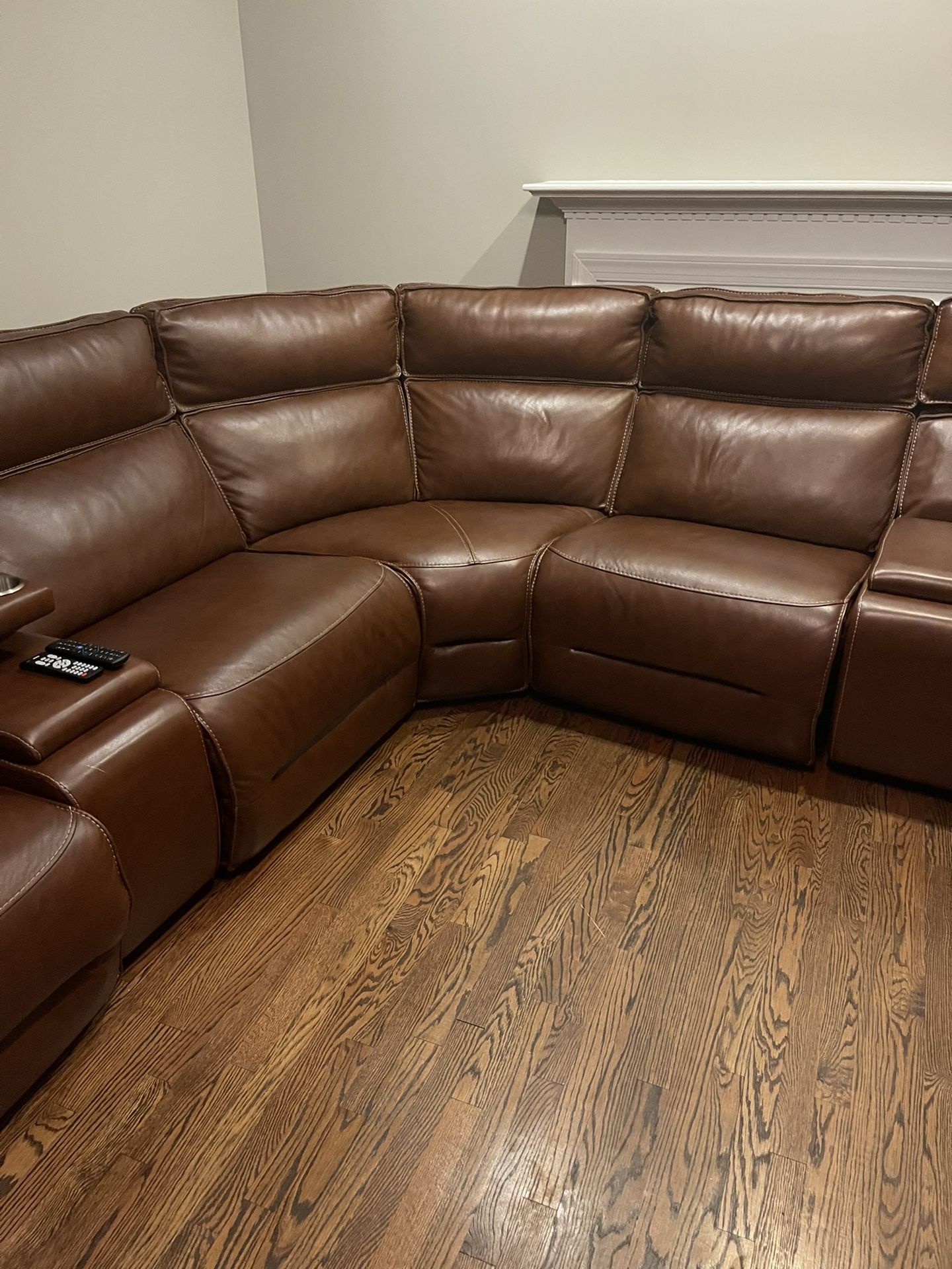 Large Leather Sectional - Like new conditon