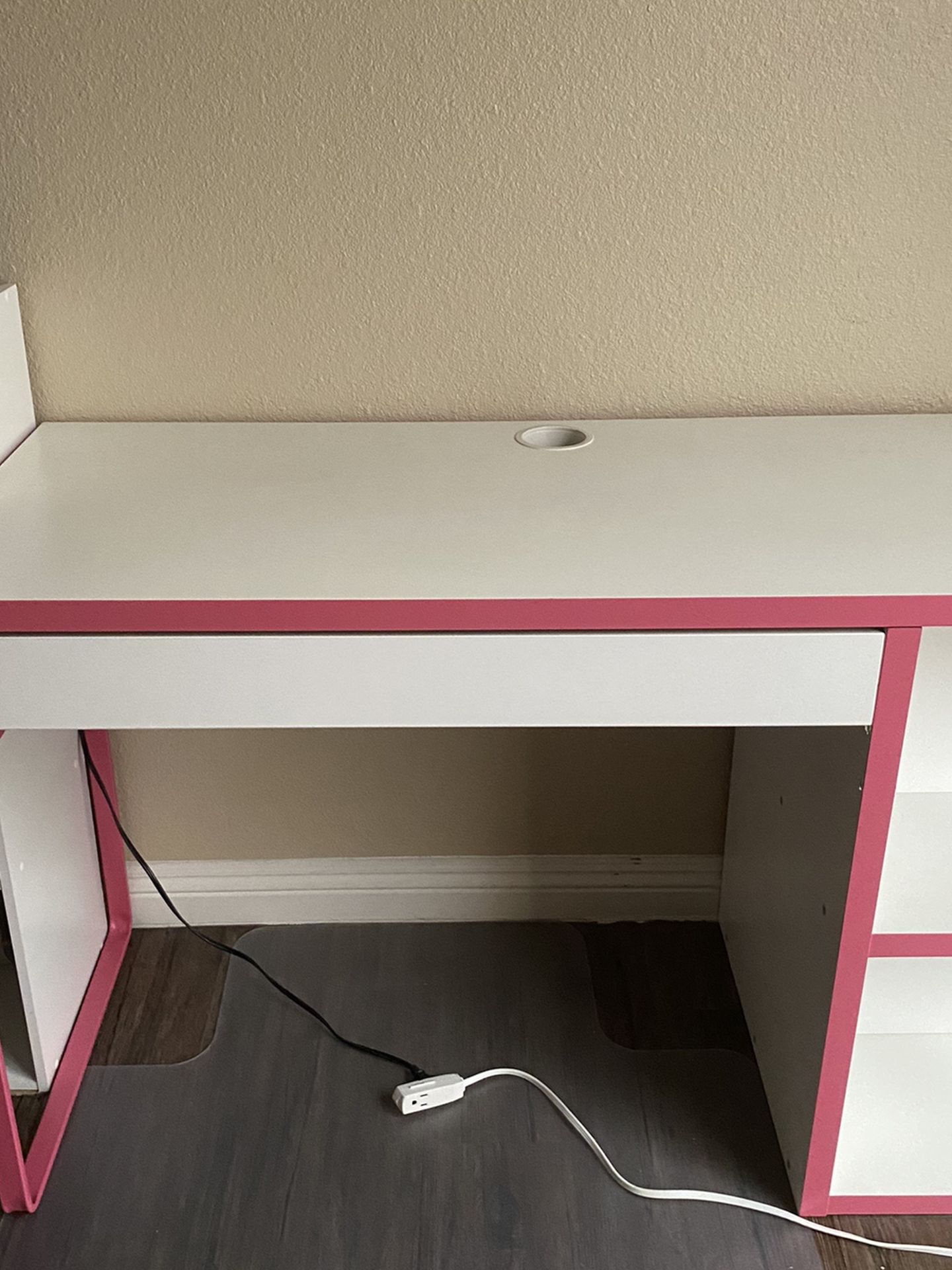 IKEA Desk Pink N White In Best Condition
