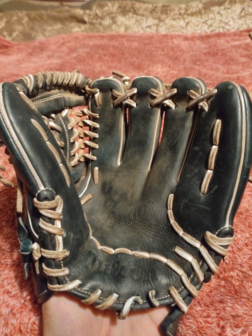 11 1/4 Wilson A2000 Infield Glove