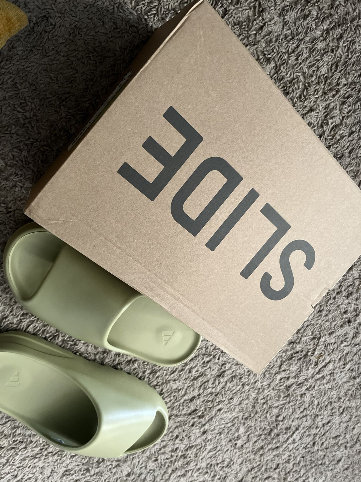 Yeezy Slides (Resins)