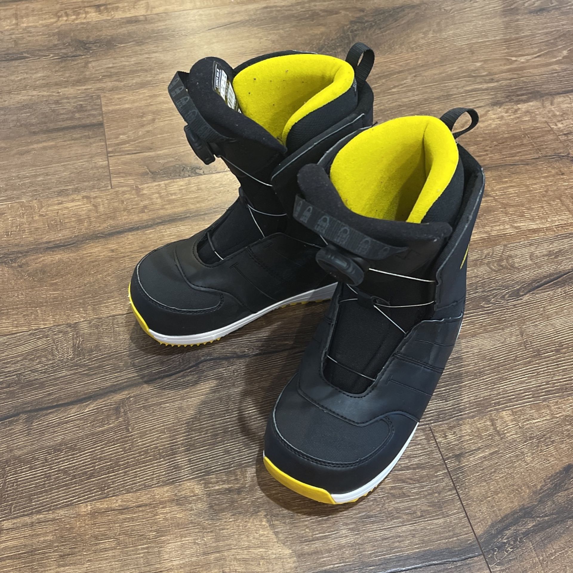 Salomon Snowboard Boots Size 4