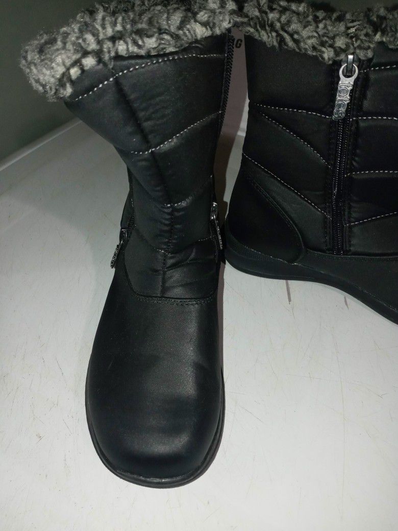 Snow/ Rain Boots Women Size 7