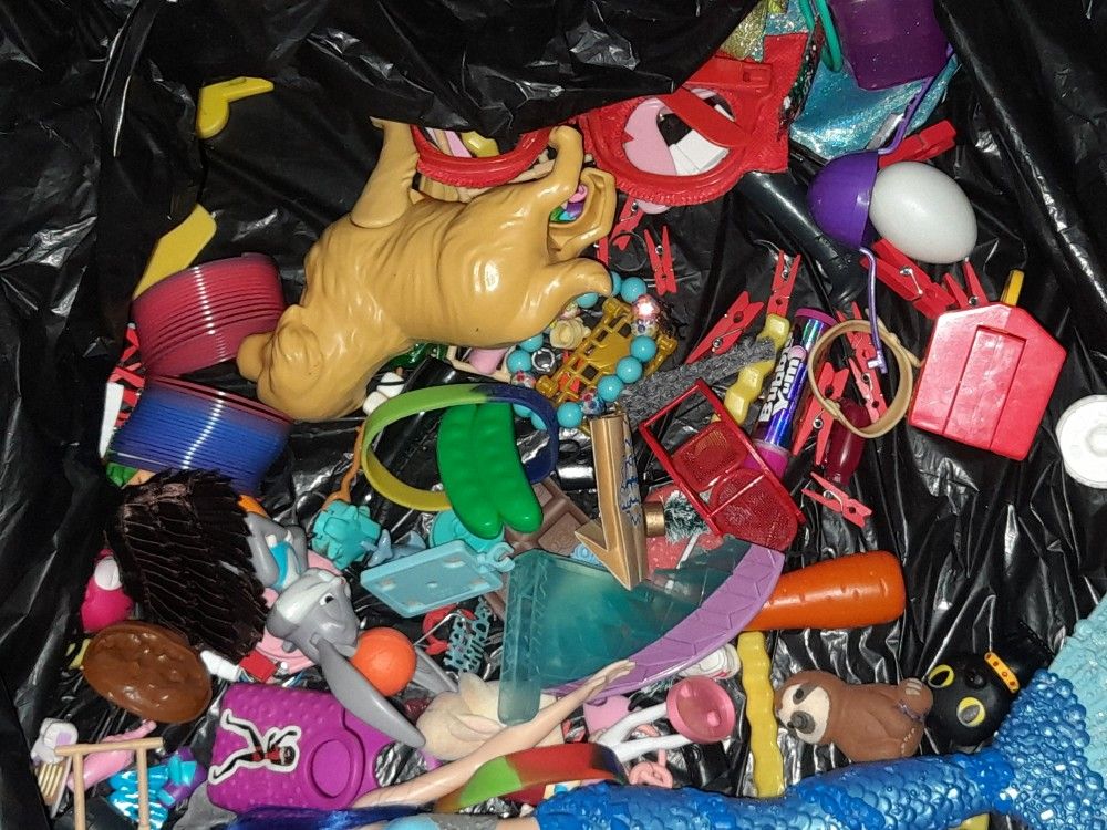 MISC. TOYS (barbie accessories , mini brands, Shopping, etc)
