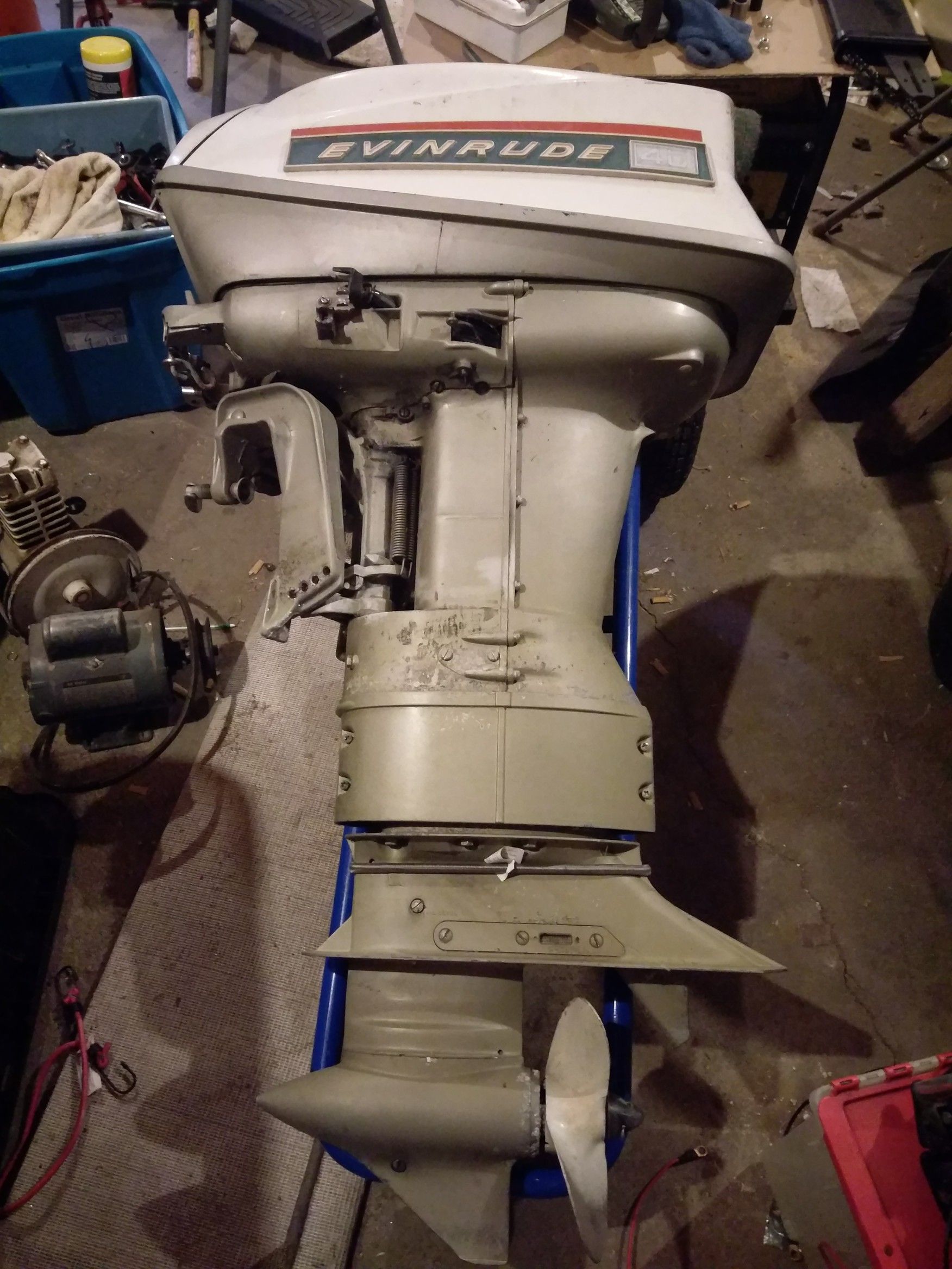 EViNRUDE 40ho lark outboard