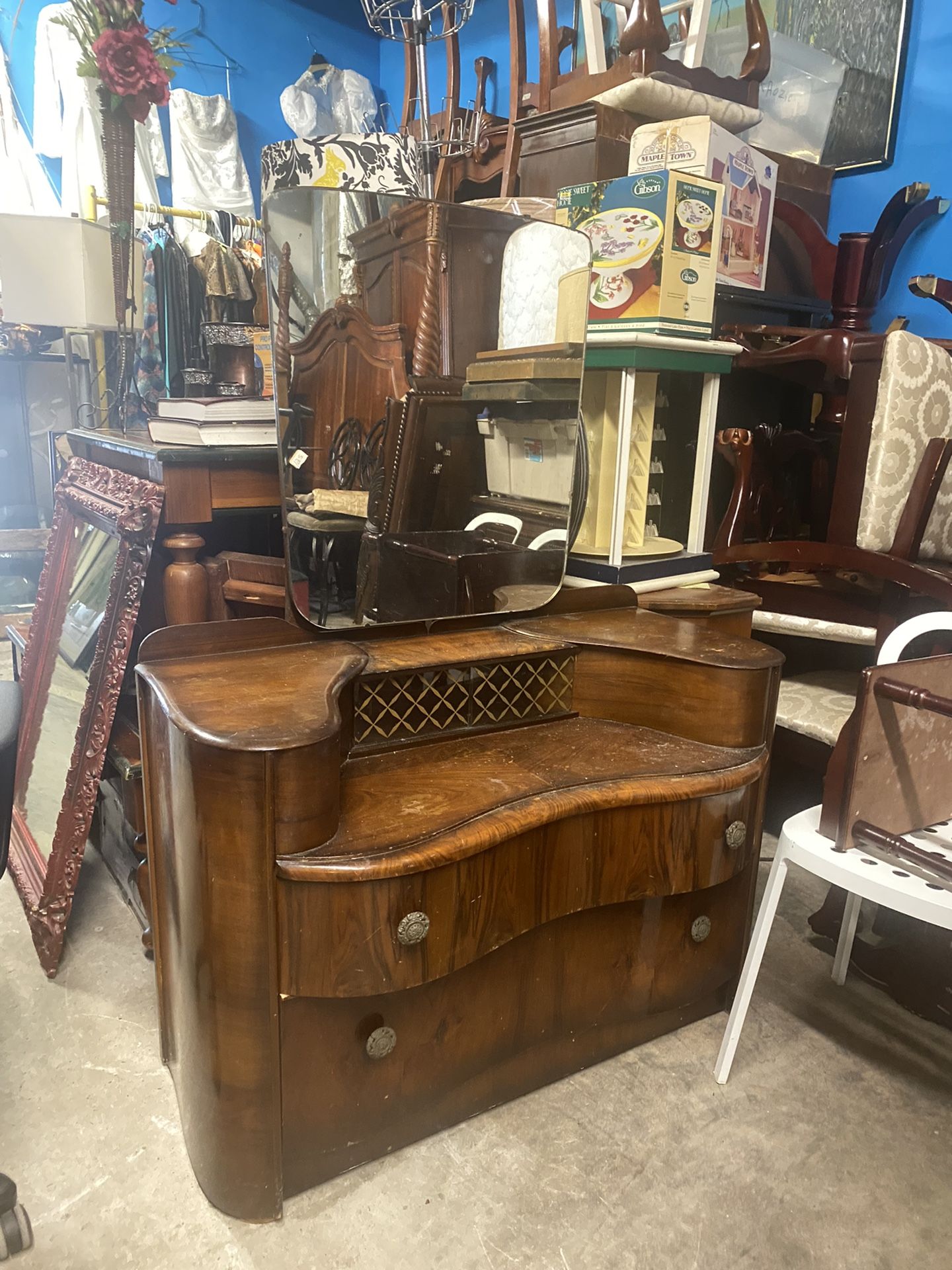Antique Vanity (Fayettville Ga