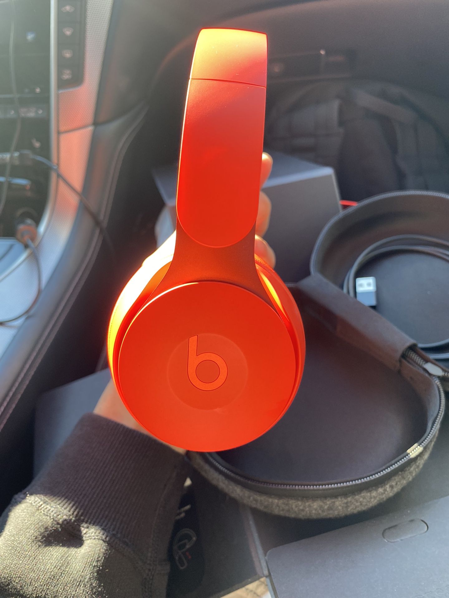 beats solo pro/noise cancellation/red