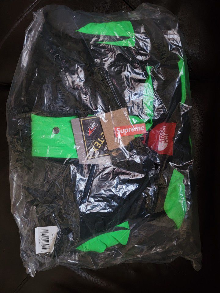 Supreme X The North Face RTG Green Jacket Small