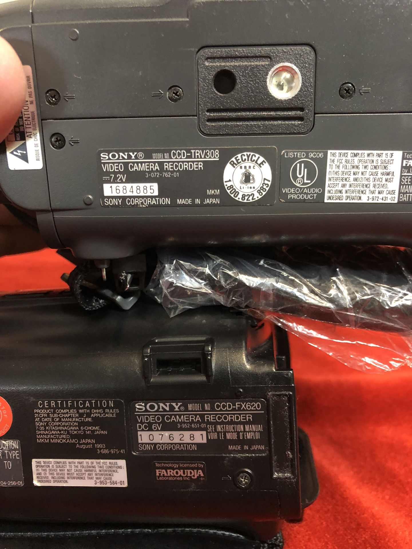 BOTH BROKEN Sony Handycam Camcorder Camera Recorder LOT BUNDLE CCD-TRV308 NTSC Hi8 Cassette CCD-FX620 Video8 Hi-Fi Stereo FOR PARTS OR REPAIR Black