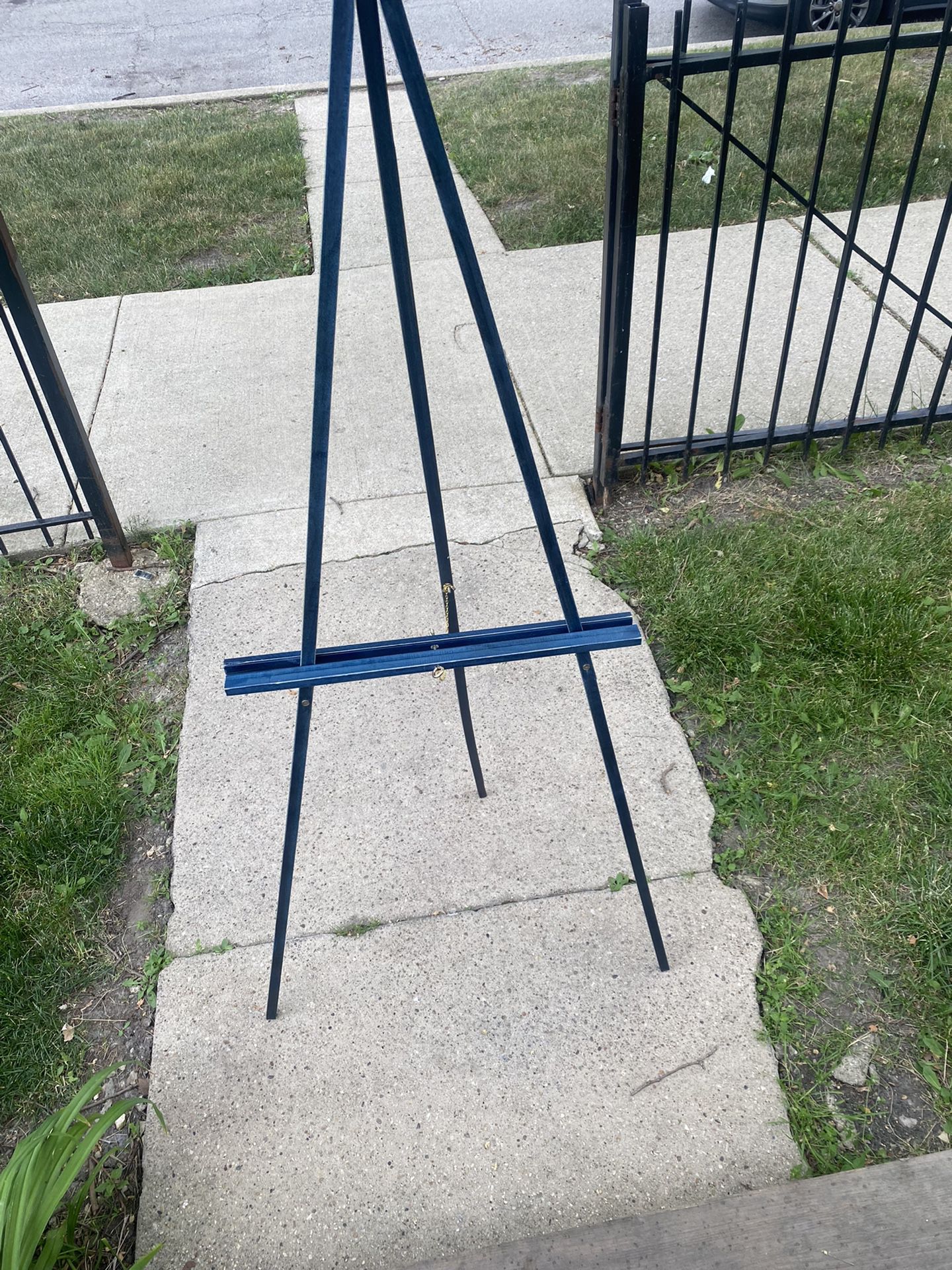 Easel Stand With Frame