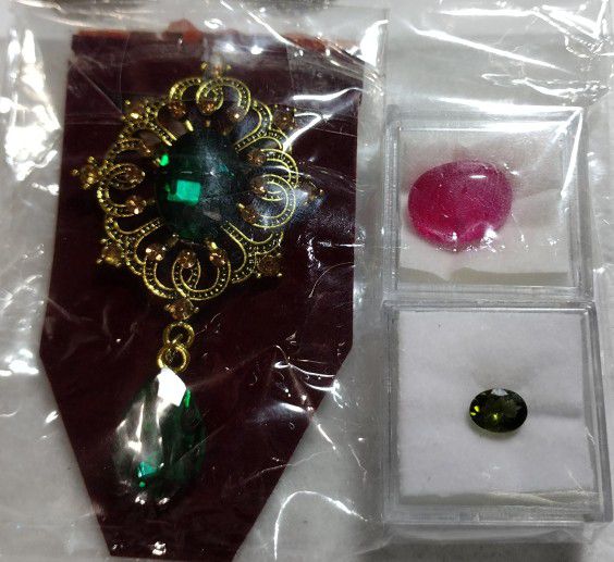 Value pack #2: natural green tourmaline, natural pink ruby and one vintage brooch 
