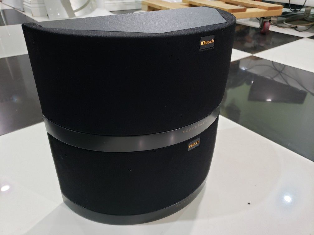 Klipsch RS 41 II 400 Watts Peak (Pair) Bookshelf or wall speakers like new, perfect working, amazing