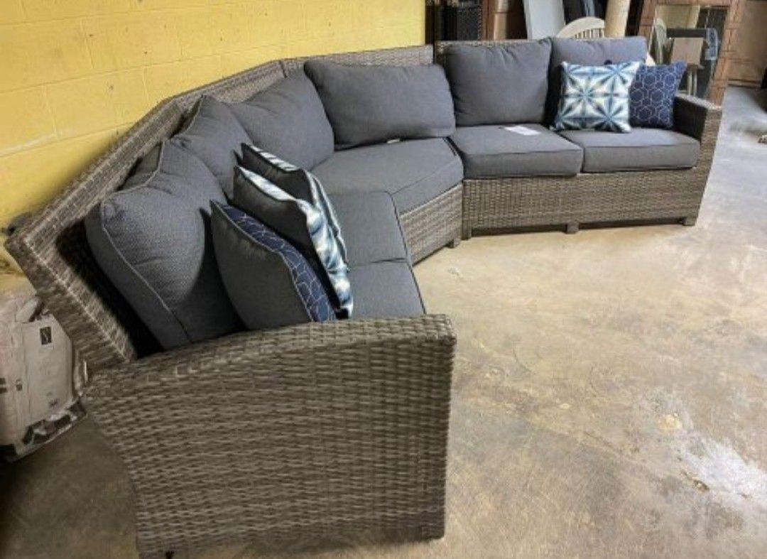 Salem Beach Gray 3-Piece Outdoor Sectional by Ashley 