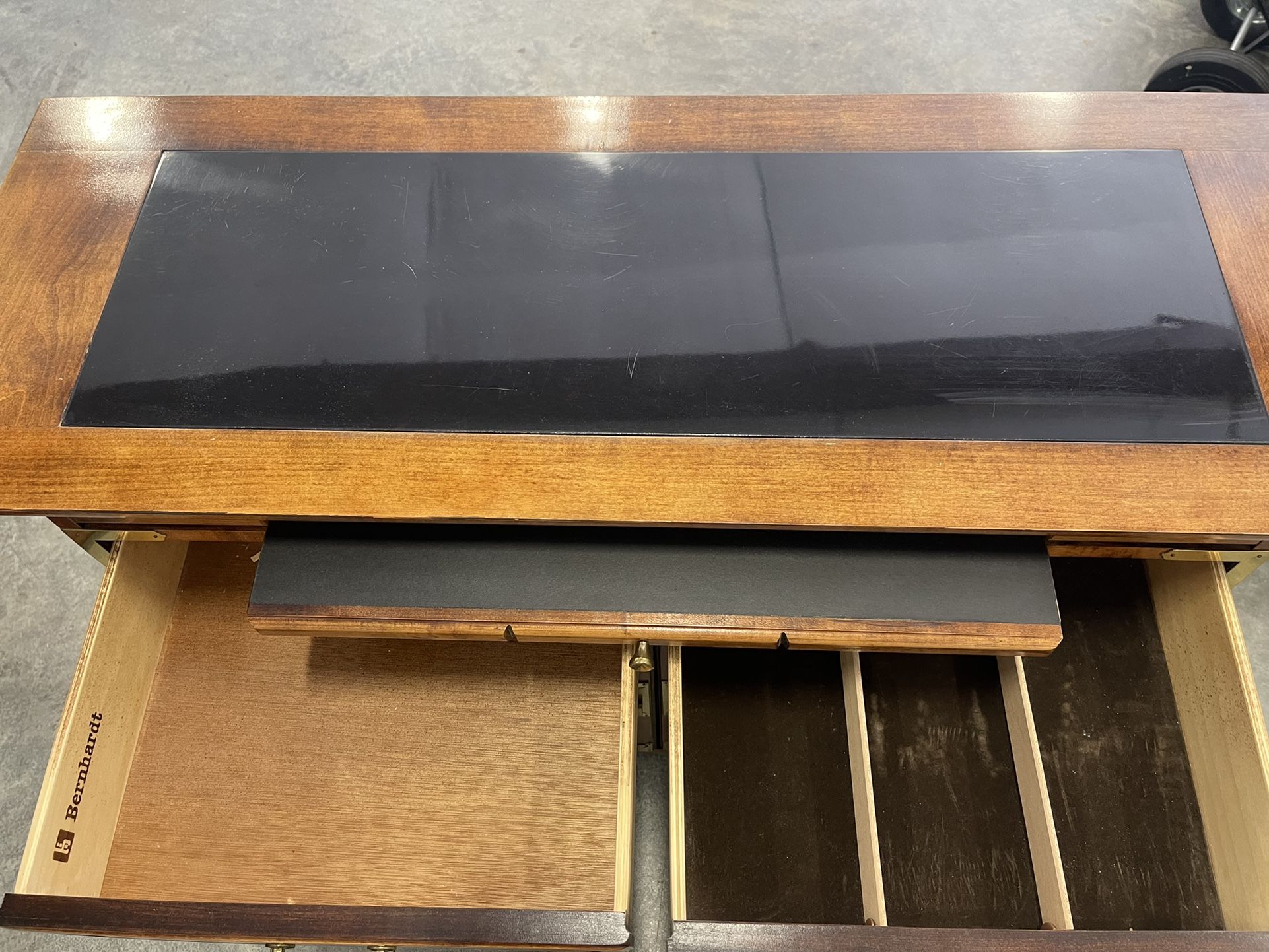Table 6 Chairs With Two Extensions, Amorie Two Glass Shelves And A Bar Cabinet