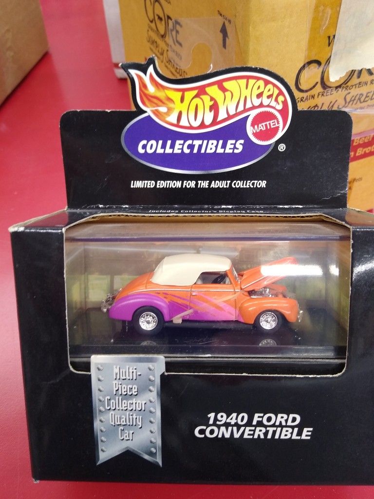 Diecast. '40 Ford Convertible Orange/Purple