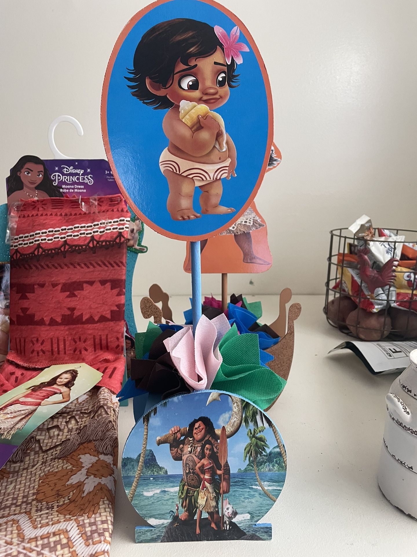 Moana party decor with oficial Moana Disney costum