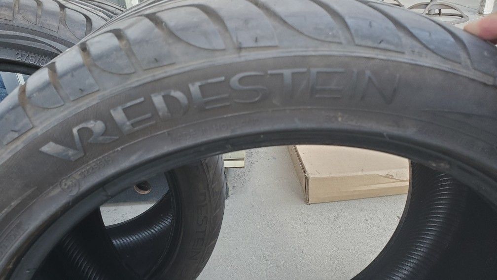Vredestein 275/35-18 Tires Pair