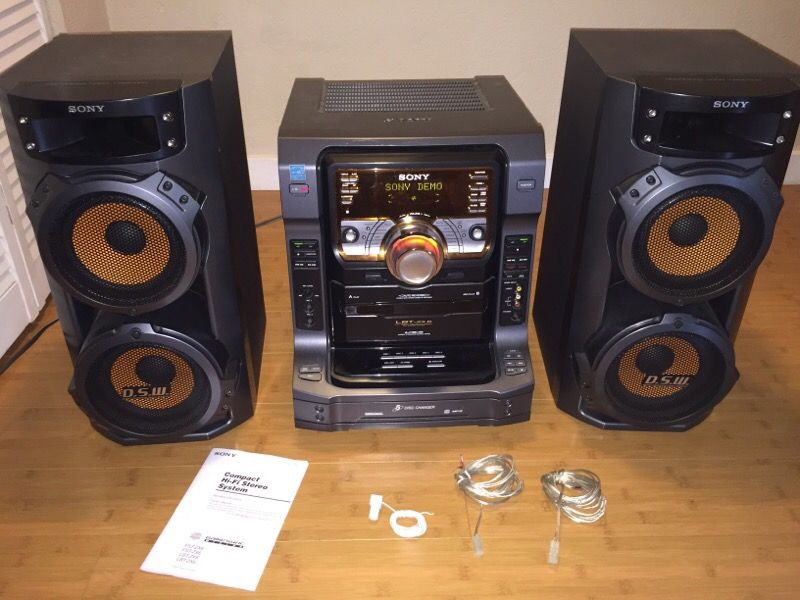 SONY LBTZX6 560W 5disc HiFi BARELY USED for Sale in Everett, WA
