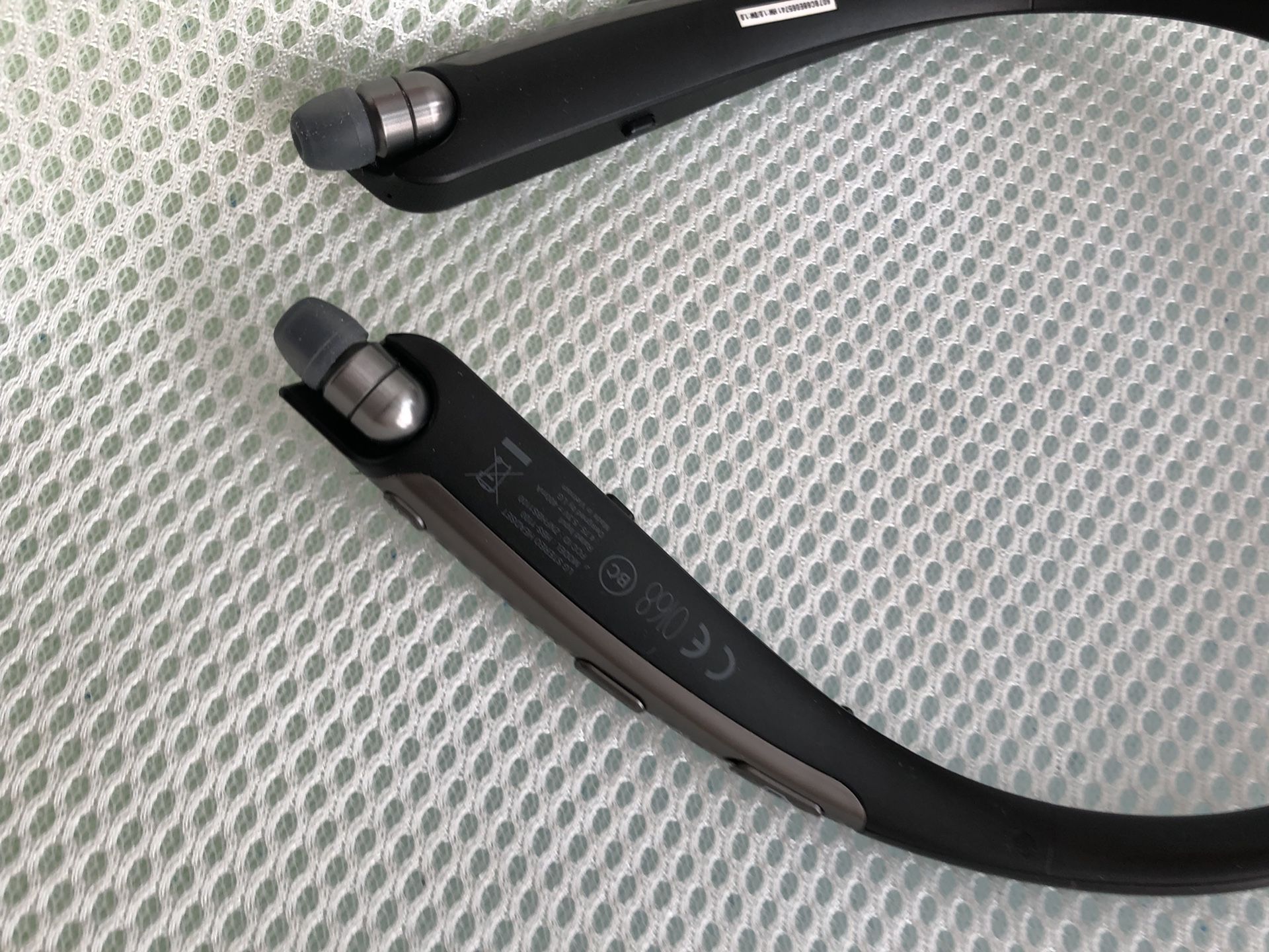 LG 1100 Bluetooth headset