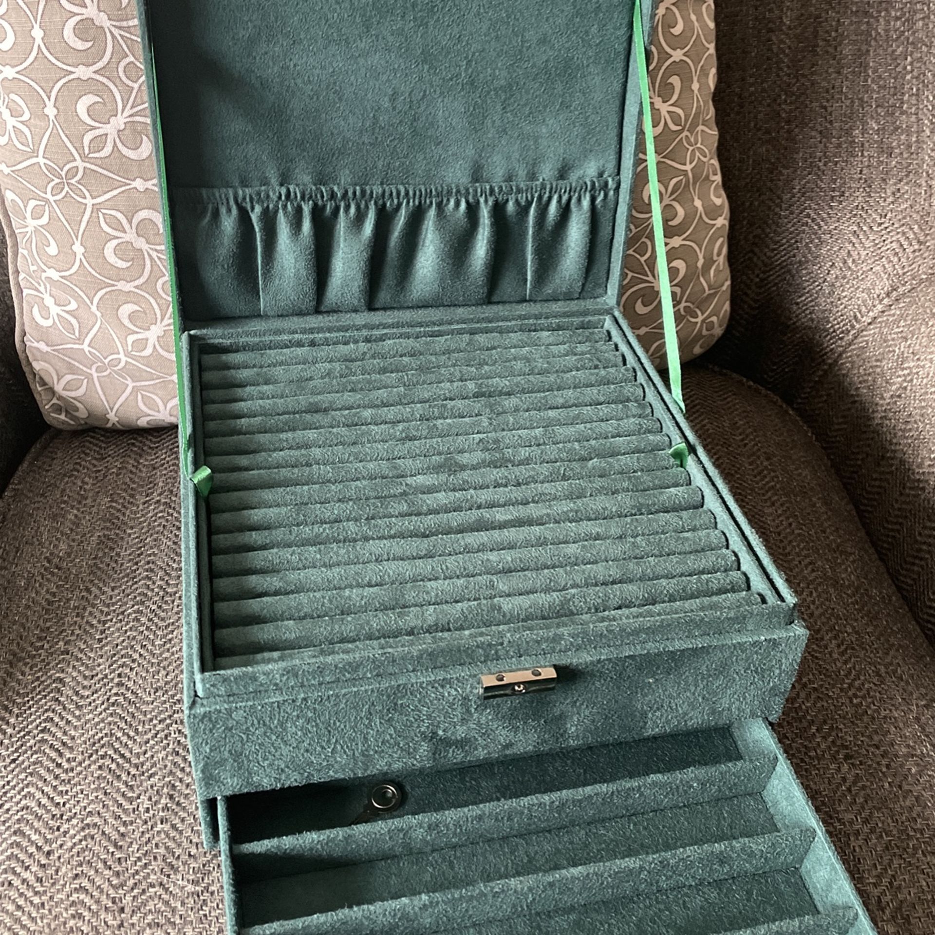 Popular Green jewelry Box