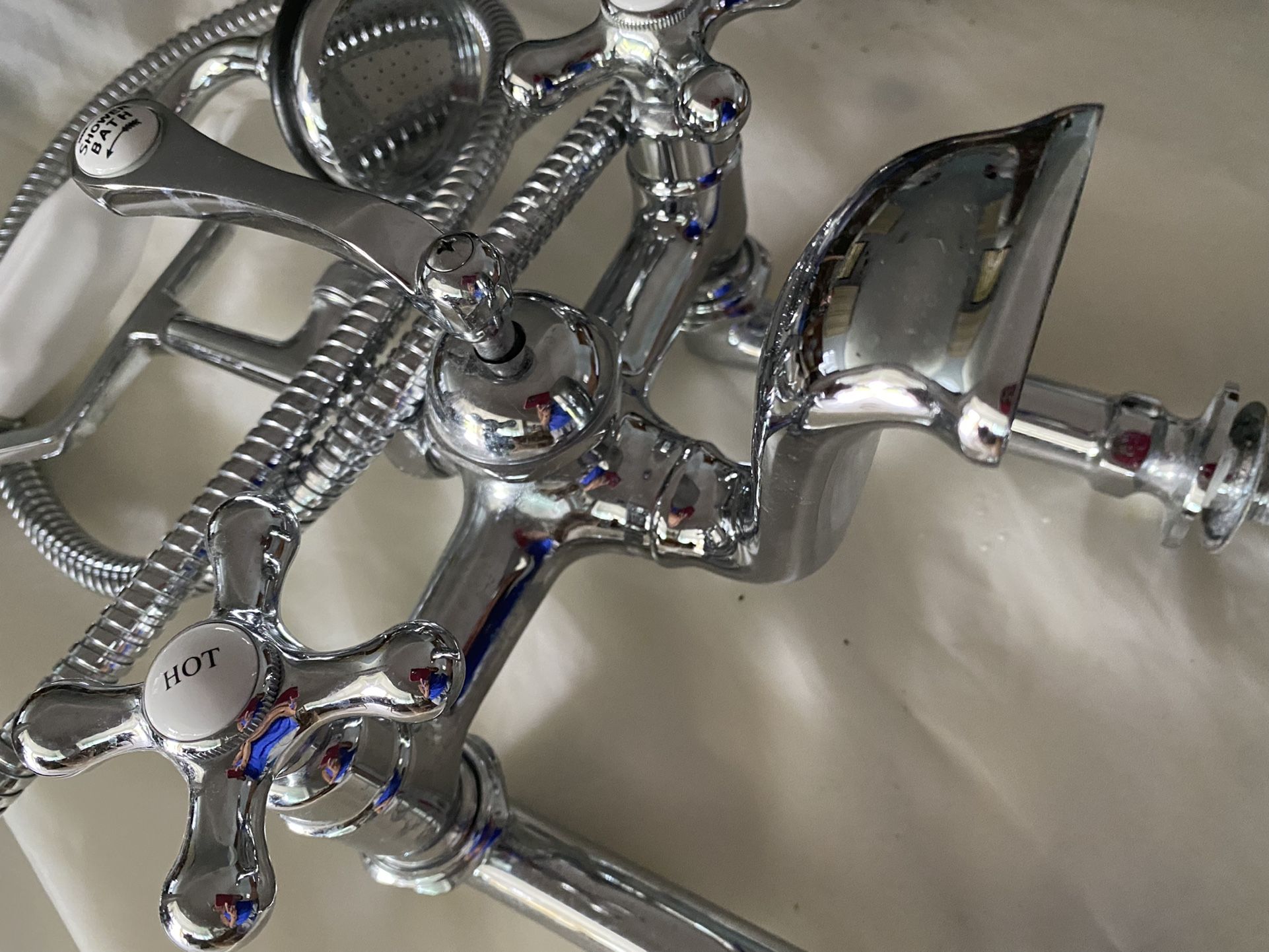 “M” Designer Chrome MOUNT FAUCET SET as new it is over $600. New… asking $350. Obo today