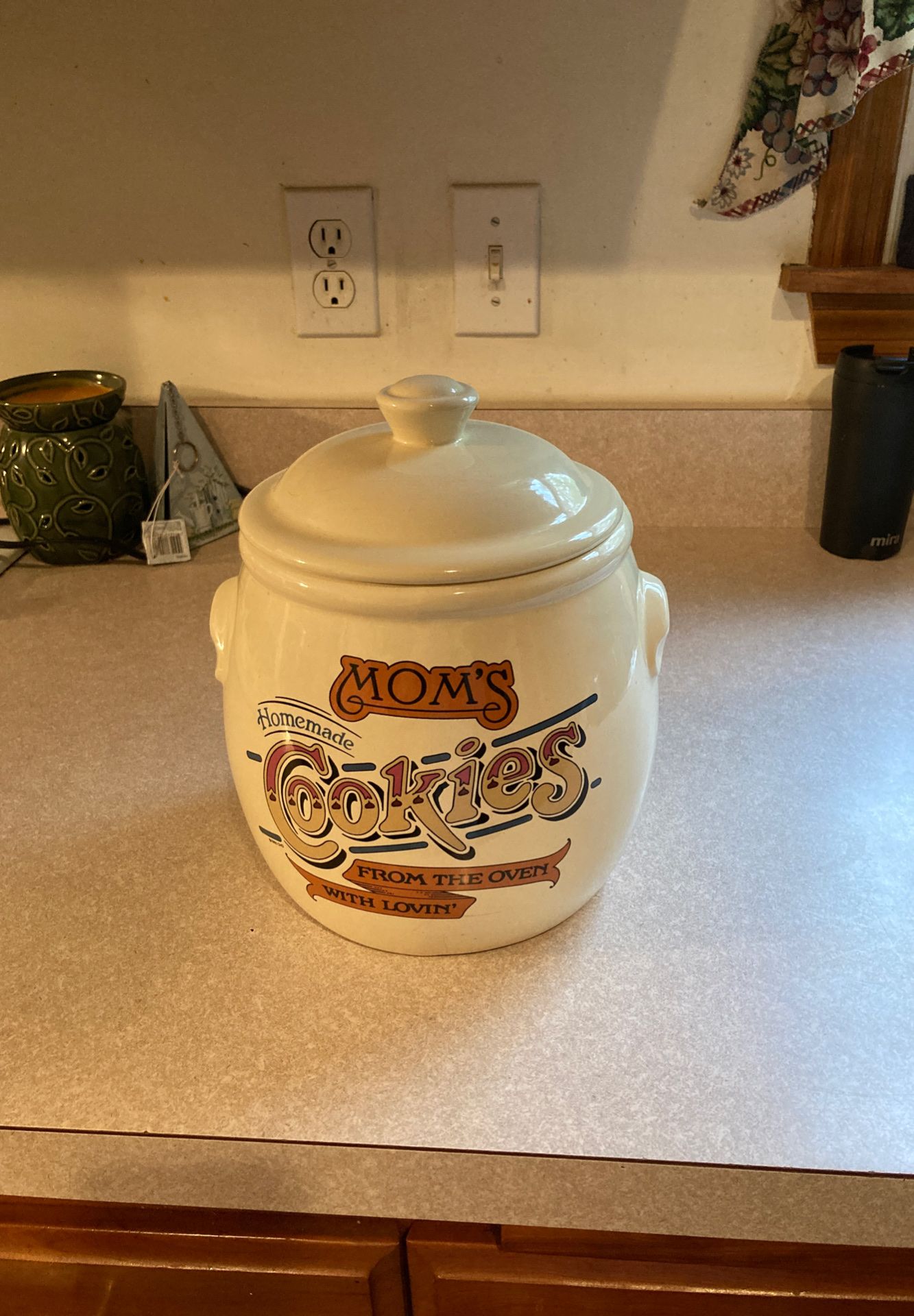 Cookie jar