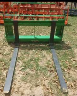 42" 2000lb Capacity Pallet Forks For John Deere Compact Tractor Thumbnail