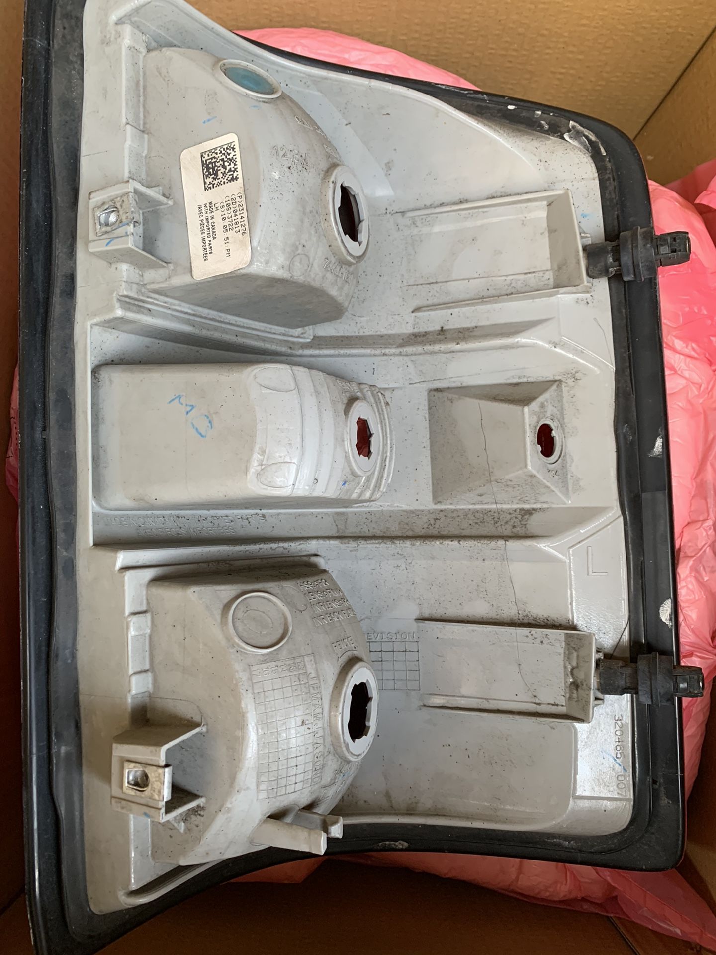 2014-2018 GMC Sierra Driver Side Tail Light