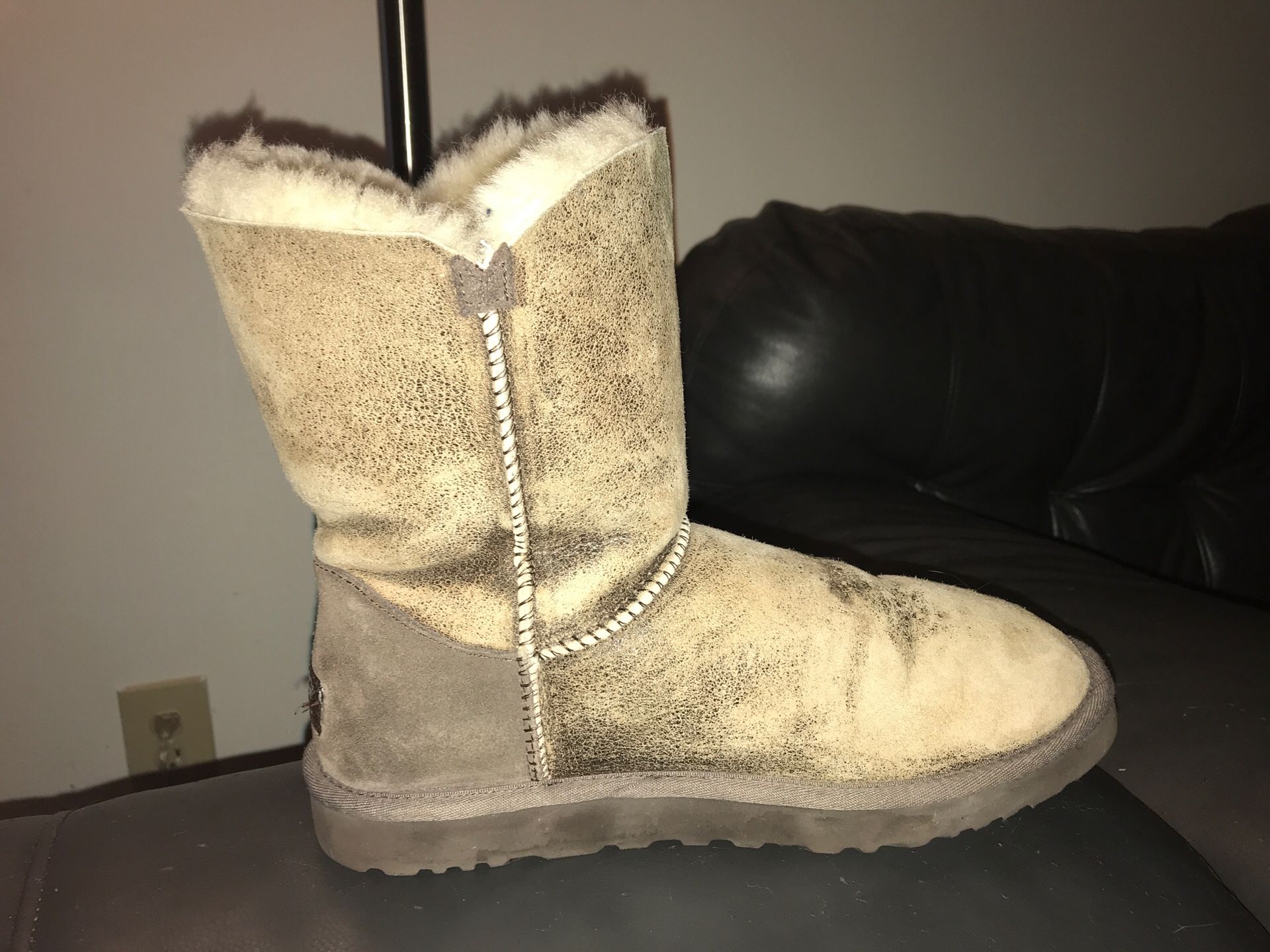 UGG Bailey Button Winter Boots Dark Chestnut Women’s Size 10
