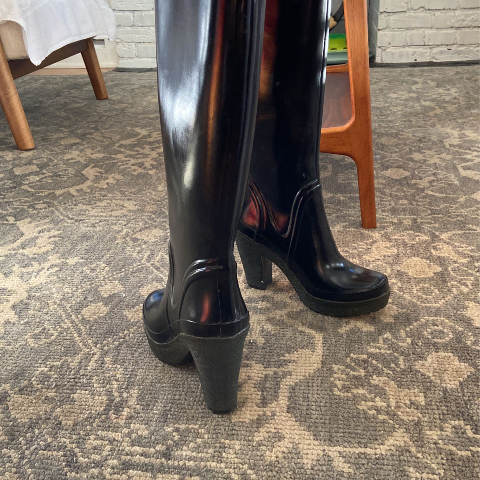 Womans Black Hunter Boots Size 6/7