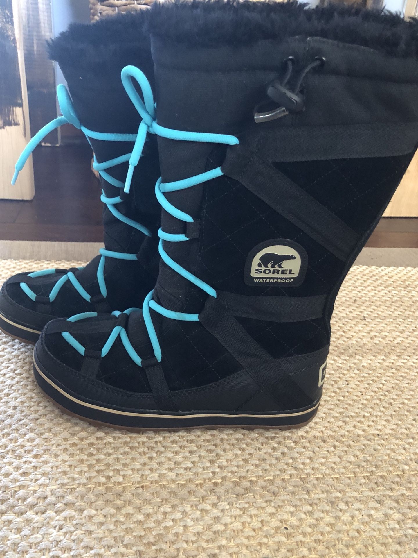 Sorel Glacy Explorer Black winter boots. Size 8. Originally $135