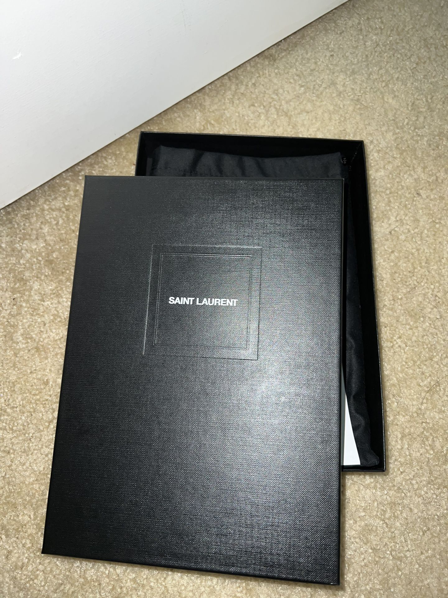 YSL SMALL POUCH/wallet. Authentic 