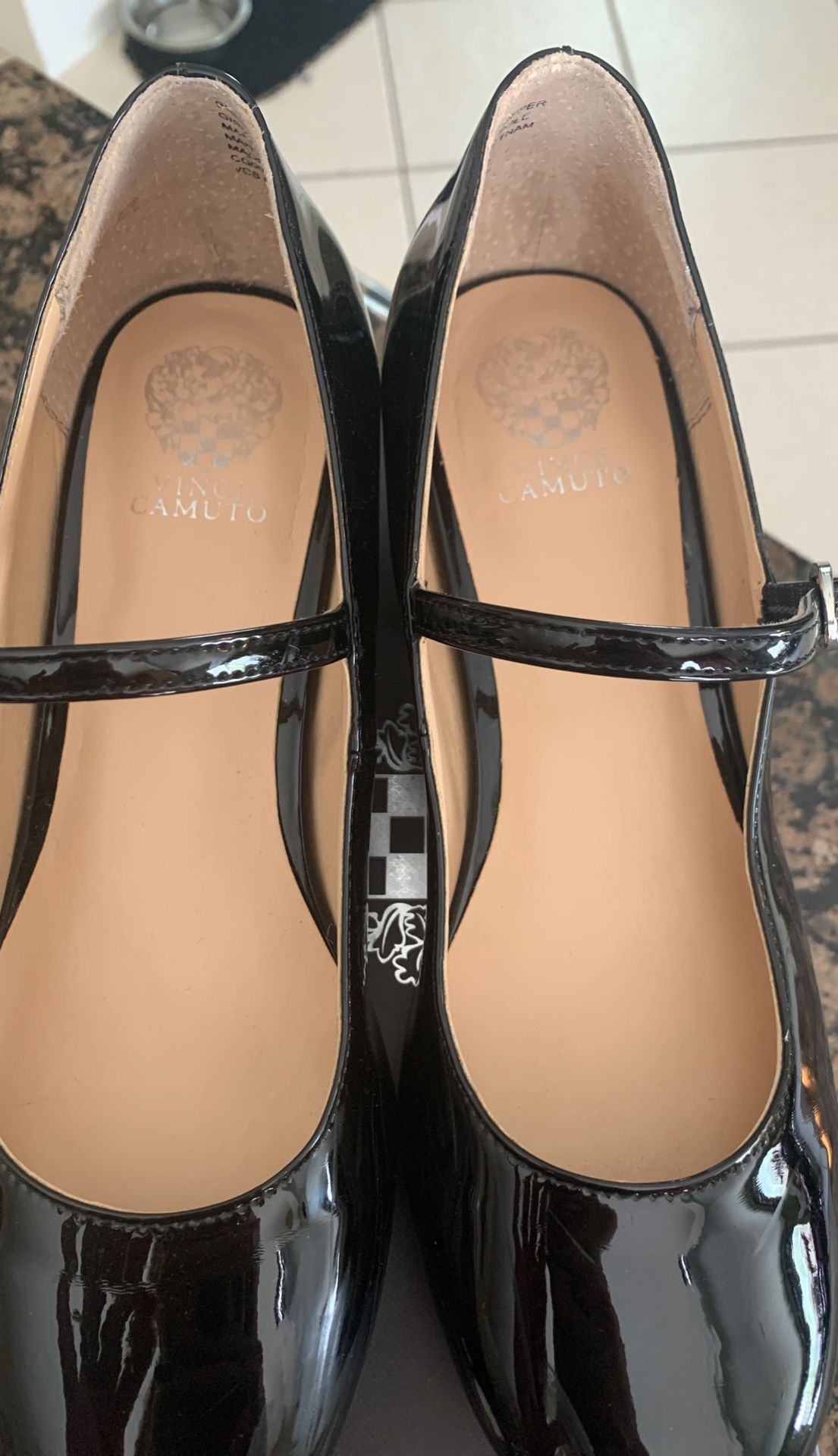 Child’s size 5 Vince Camuto Show