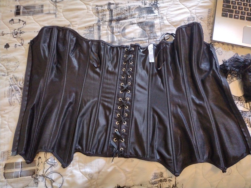 Never Worn- Large Black Corset. Hold For S.