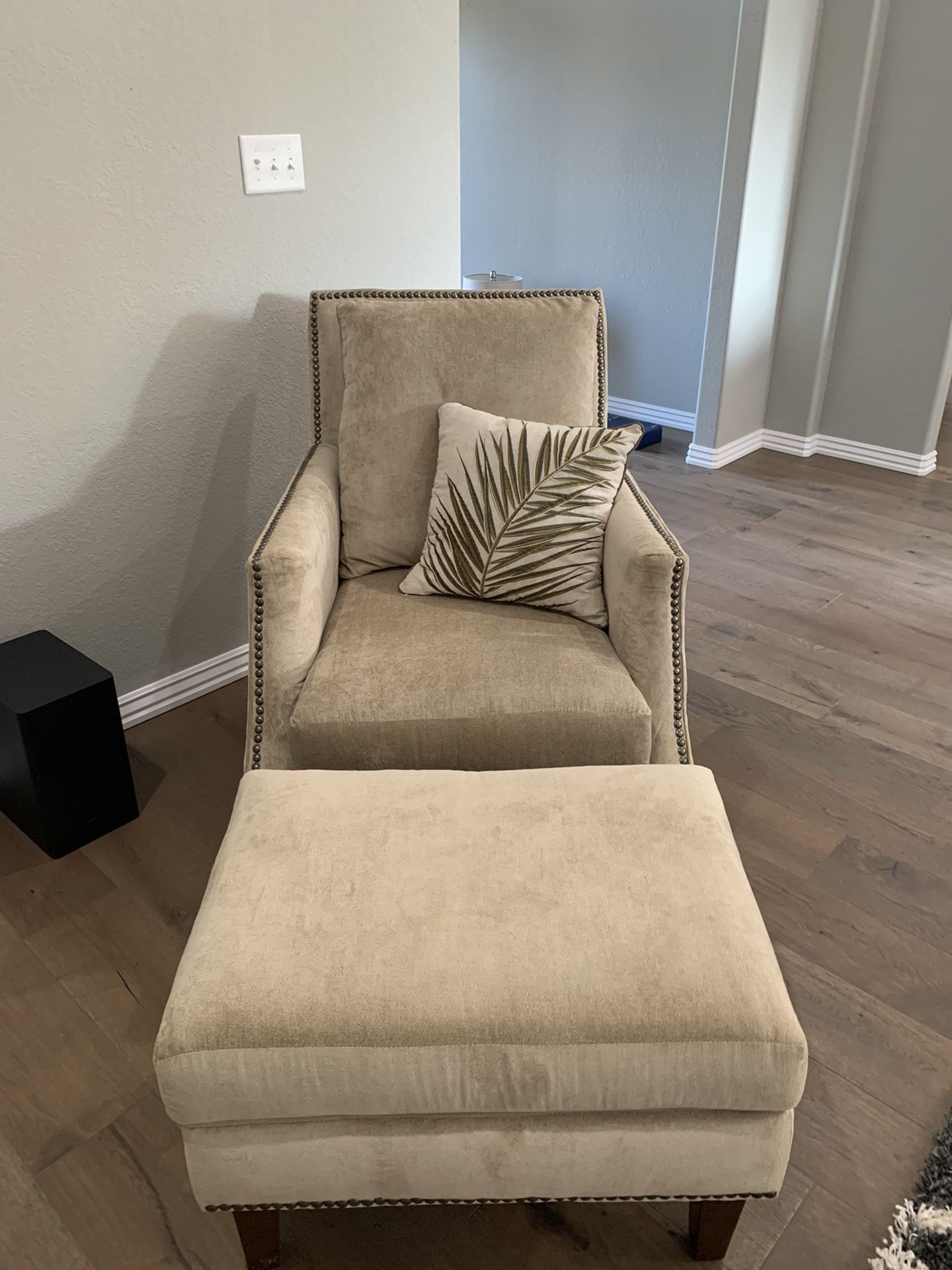Chair With Ottoman