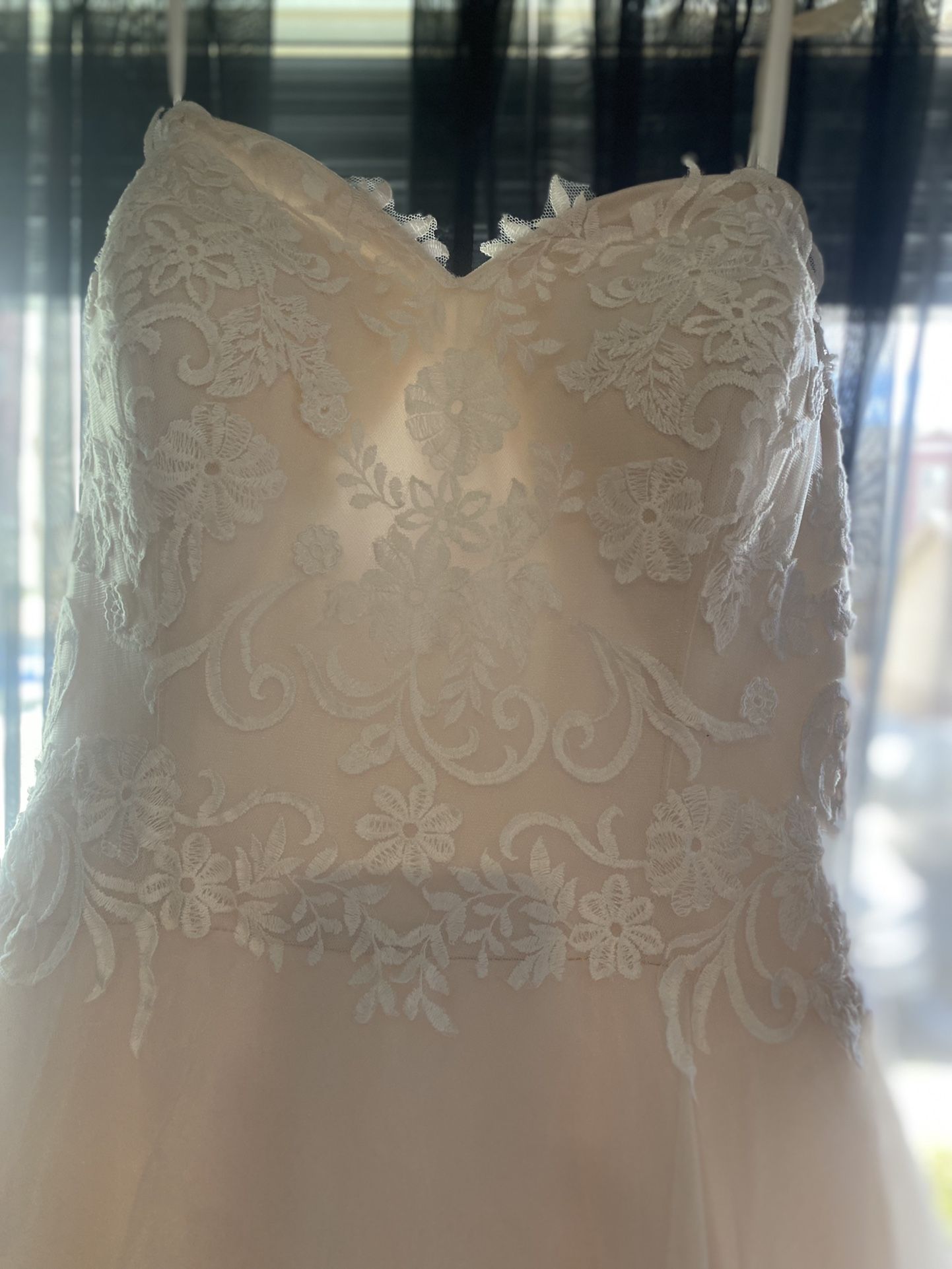BRAND NEW WEDDING DRESS NEVER BEEN Worn