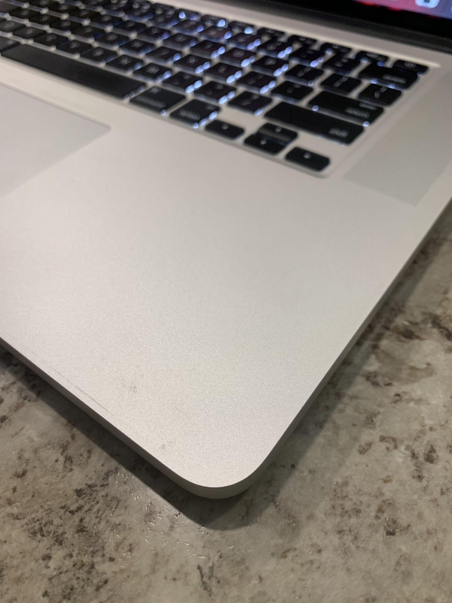 ๐Late 2013 Apple Mac Book Pro 15.4 Retina Core i7 8GB Ram!!