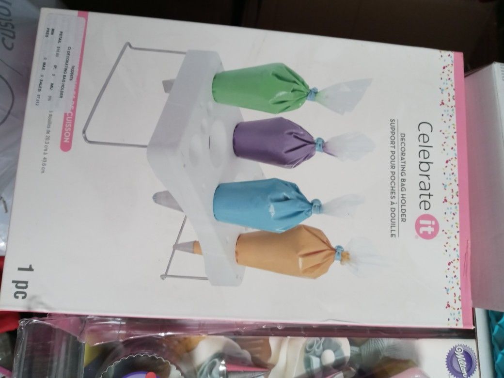 Herramiemta Para Reposteria Moldes De Silicon Para Fondant Duyas Y Muchas Cosas Mas. Los Precio Comienzan Desde $.50 Asta 25 Dlls