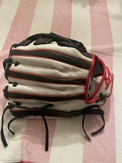 Baseball/ Softball Glove Thumbnail