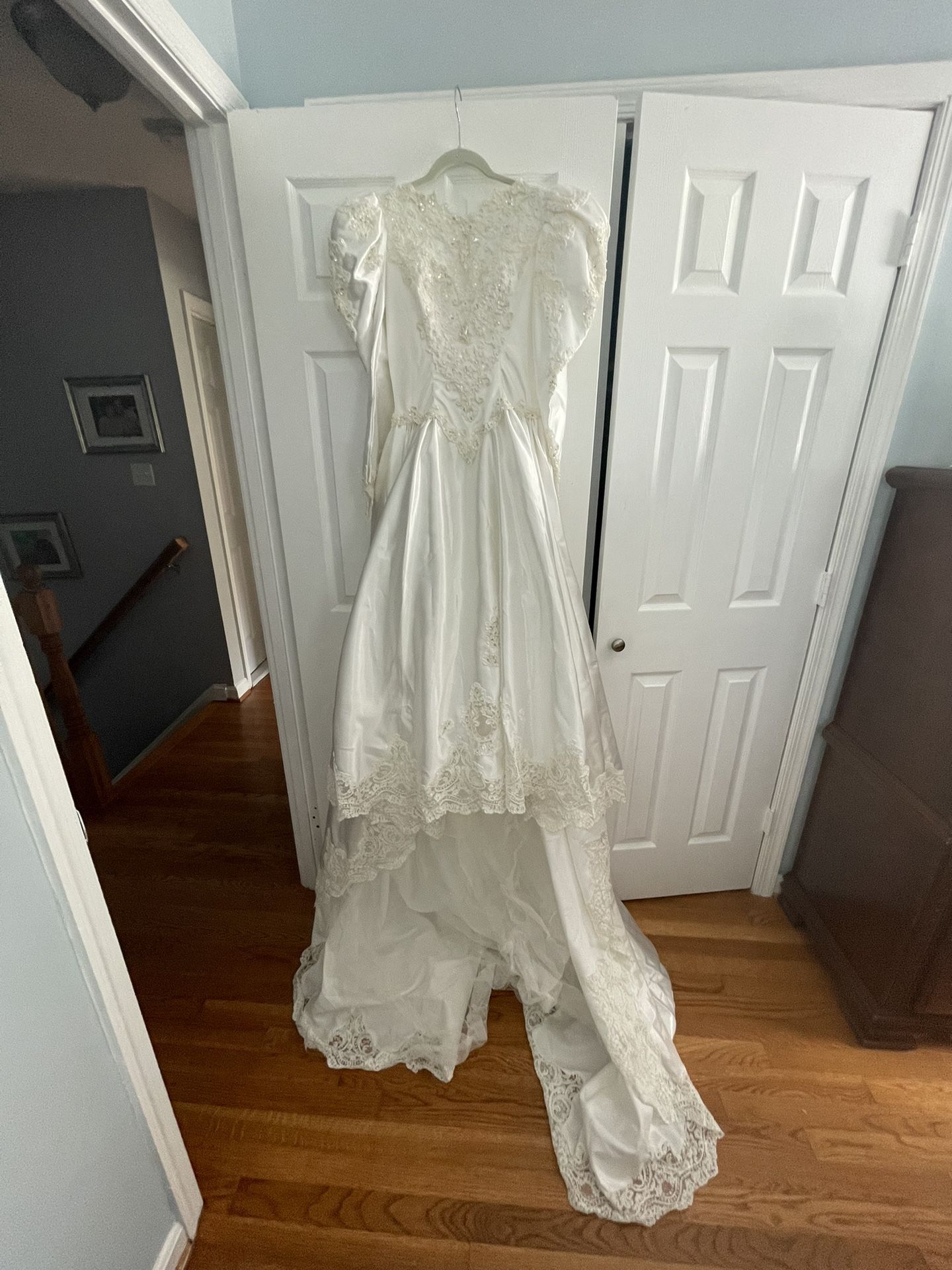 Vintage Wedding Dress W/ Veil