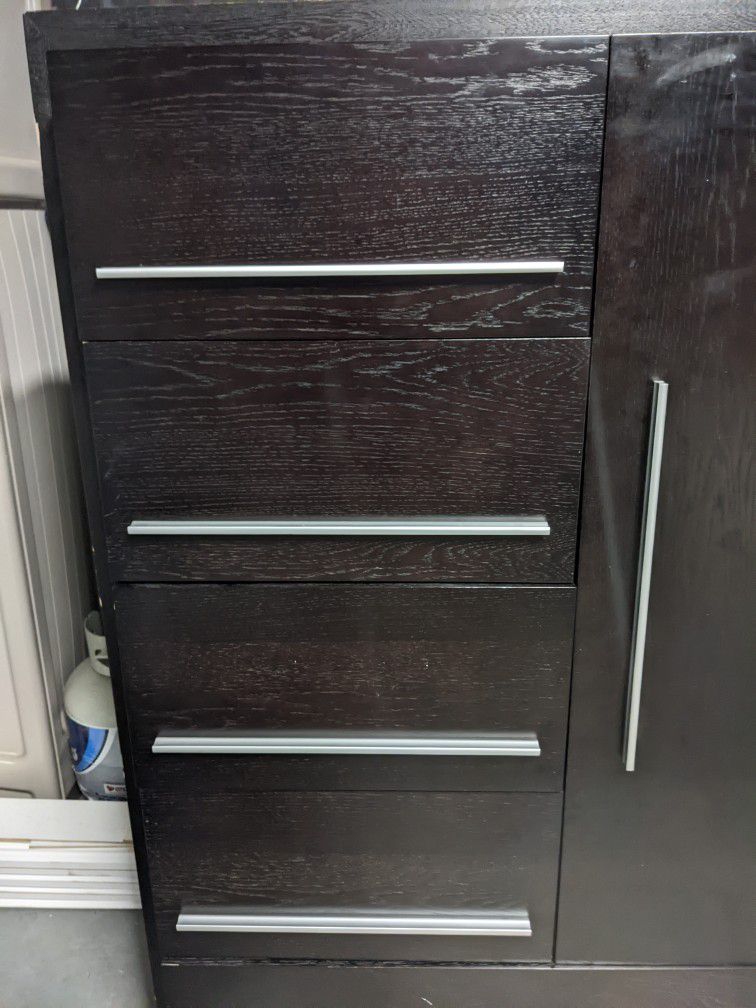 Dresser / Chest / Armoire With Seat