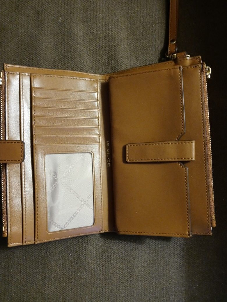 Michael kors Wristlet