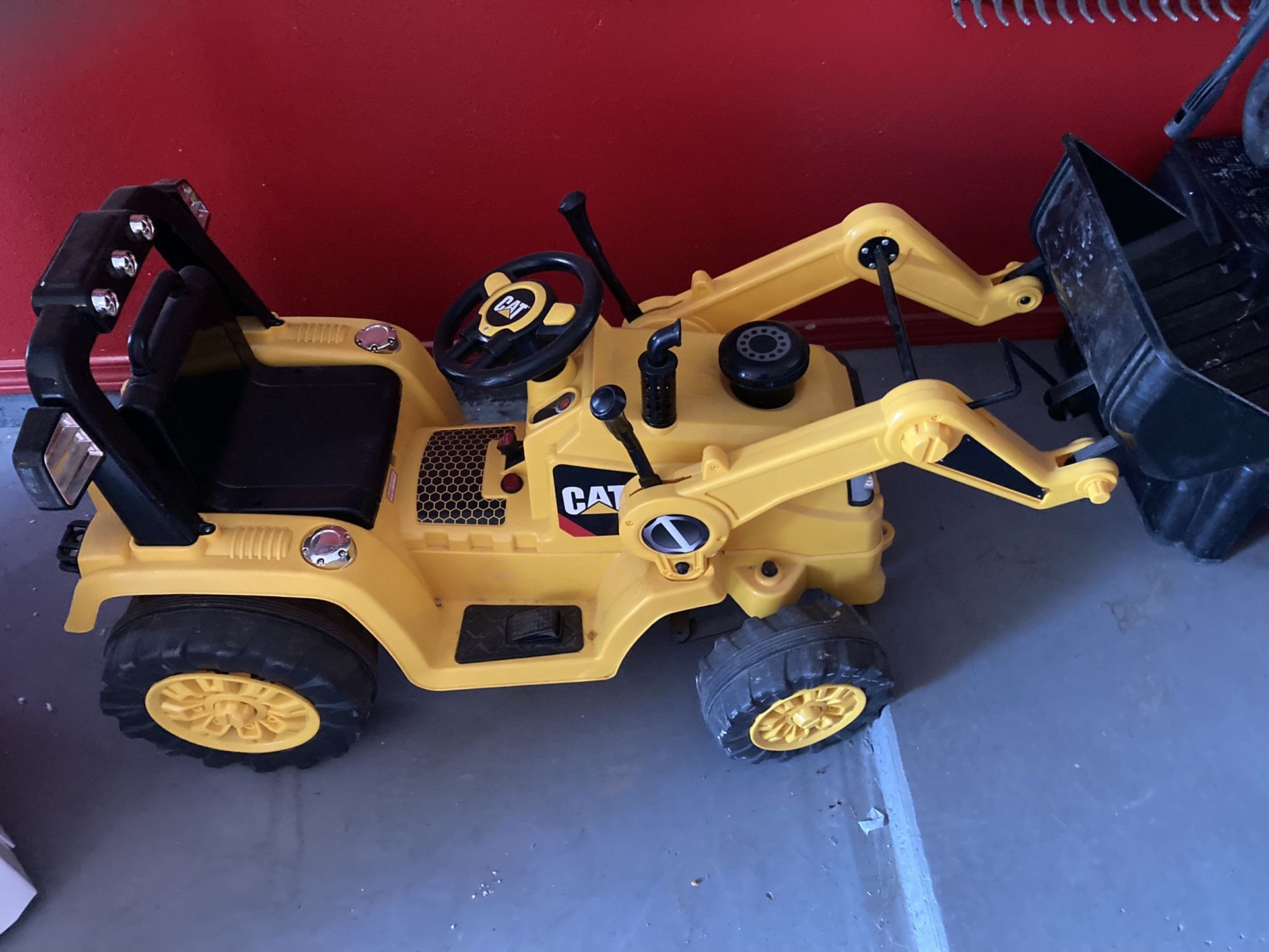 CAT Tractor Bull Dozer, Digger, Ride-On Toy Like New