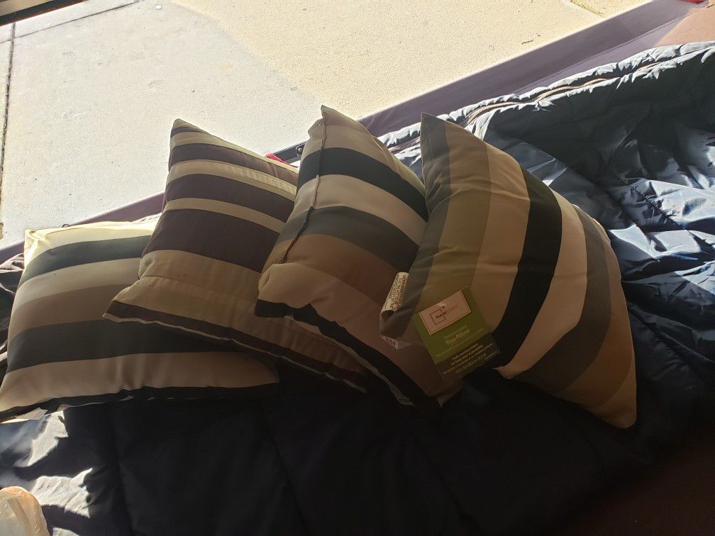 4 Mainstays  Indoor ,outdoor throw pillows