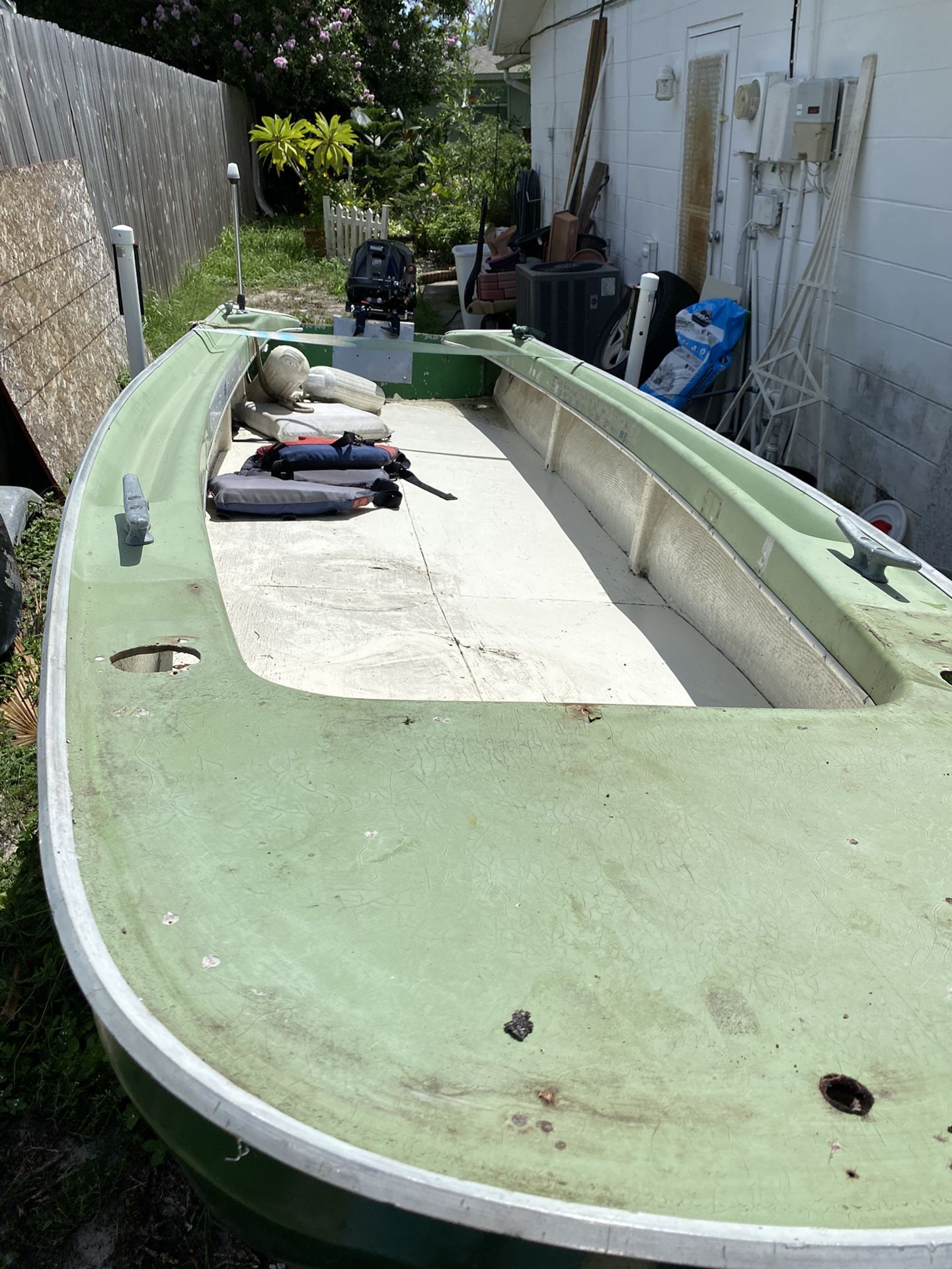 14ft fiberglass jon boat for Sale in NW PRT RCHY, FL OfferUp