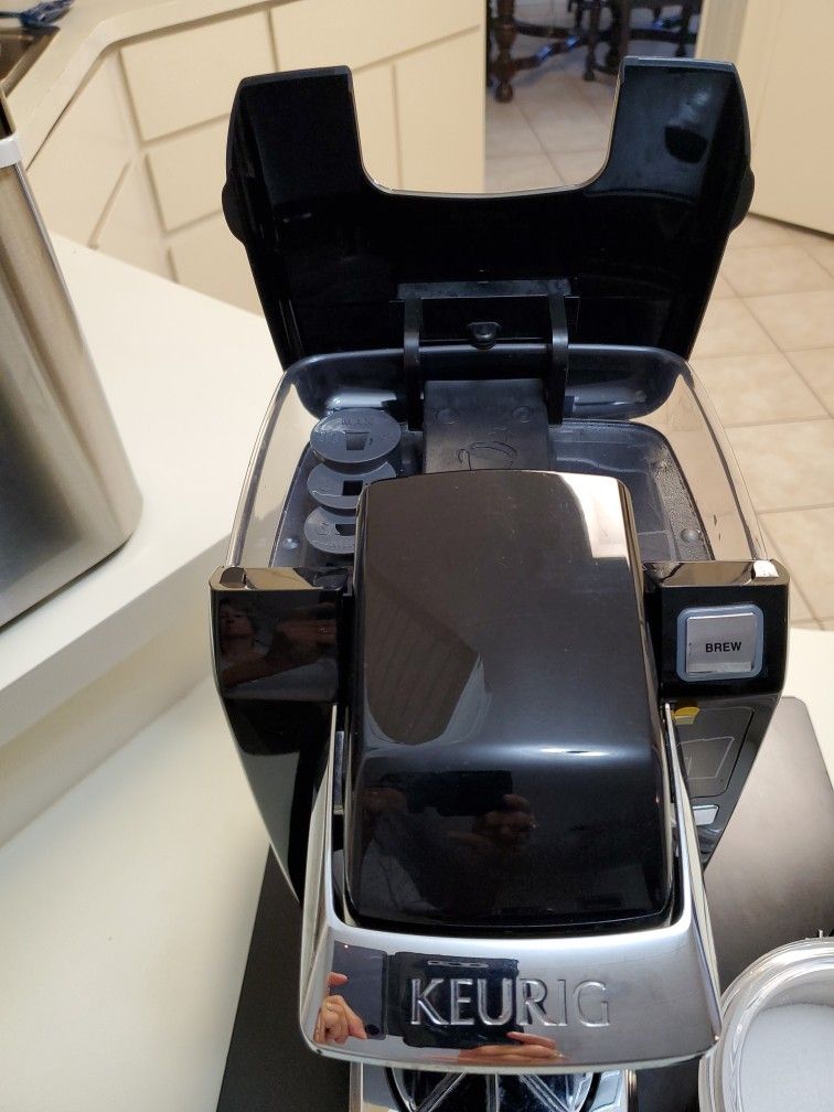 Keurig Single Serve, 6oz. 8oz. Or 10 Oz. Storage And Pods Included
