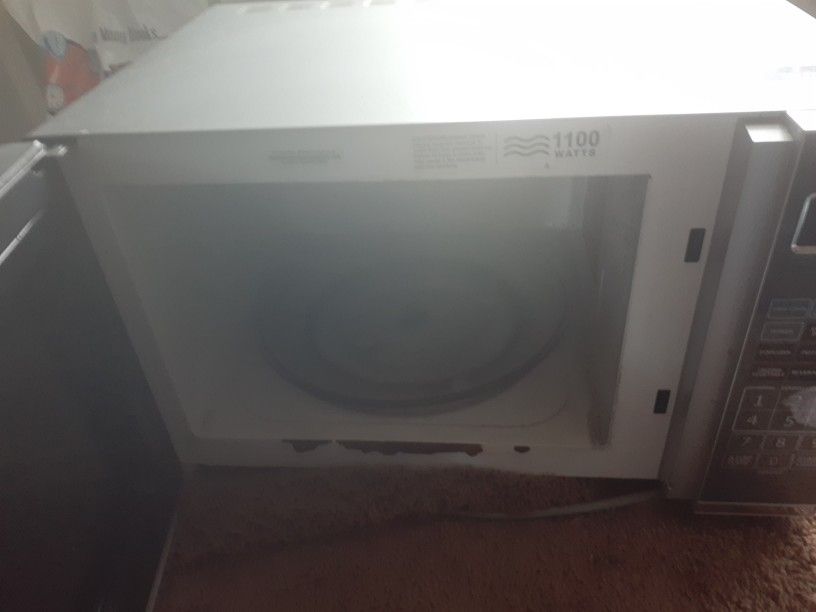 Emerson Microwave 1100 Watts