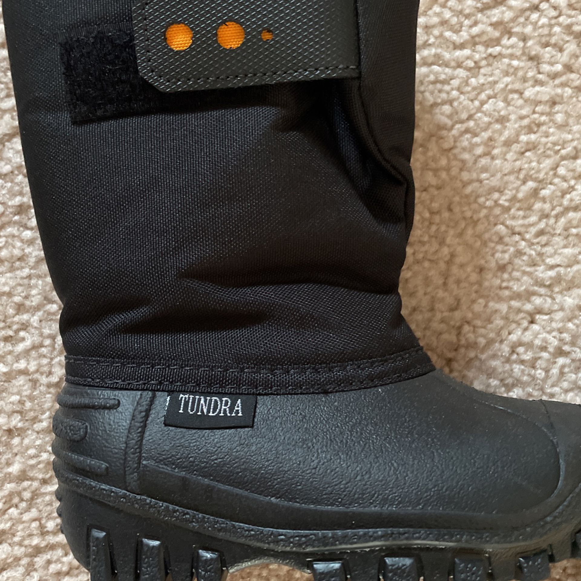 Tundra snow boots