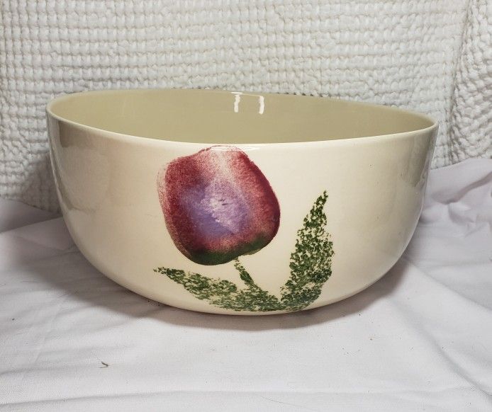 Vintage 1990 Hartstone pottery Tulip mixing/Salad bowl . Very good condition. Bowl measures 6"T X 13" W . Smoke free home. No chips or crazing.